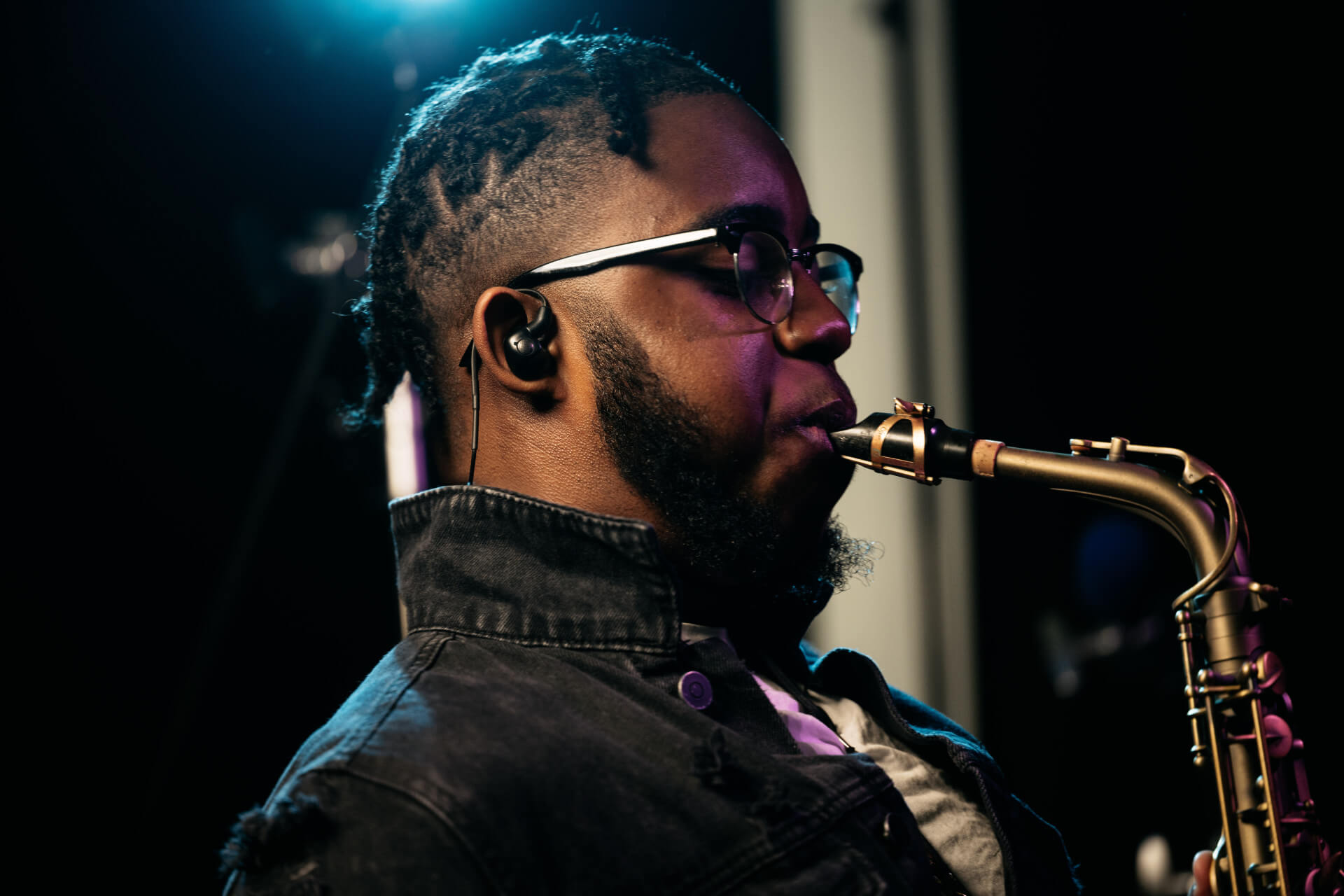Musicain with active hearing protection