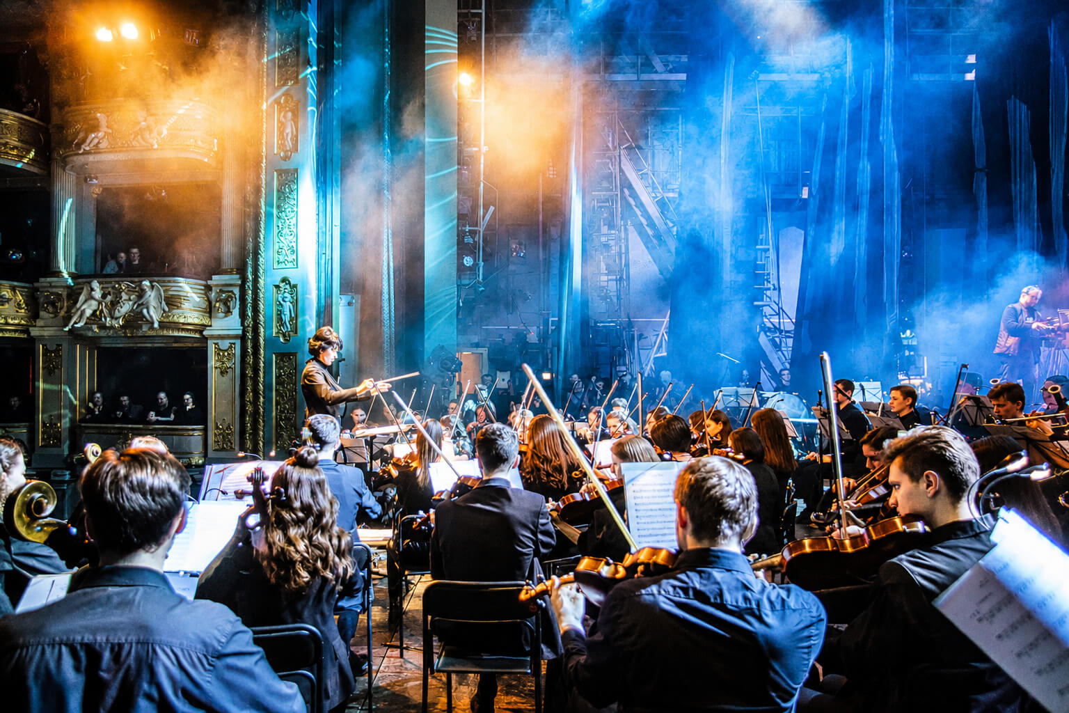 orchestra-brightning-img orchestra-brightning-img